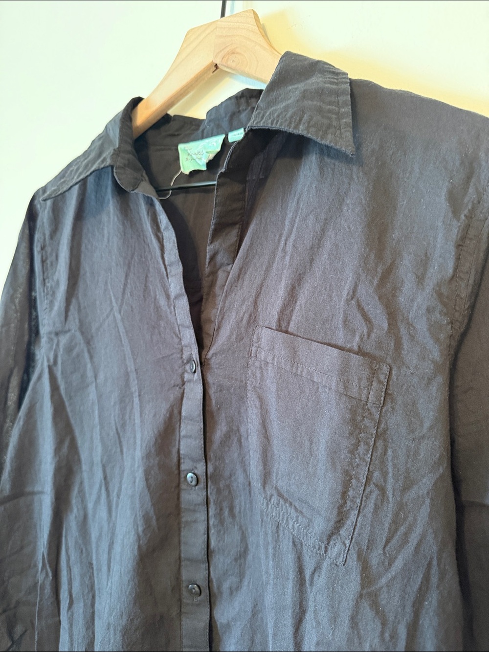 TRUE DESTINATIONS Lightweight Black Women's Swim Coverup Shirt - Picture 7 of 7